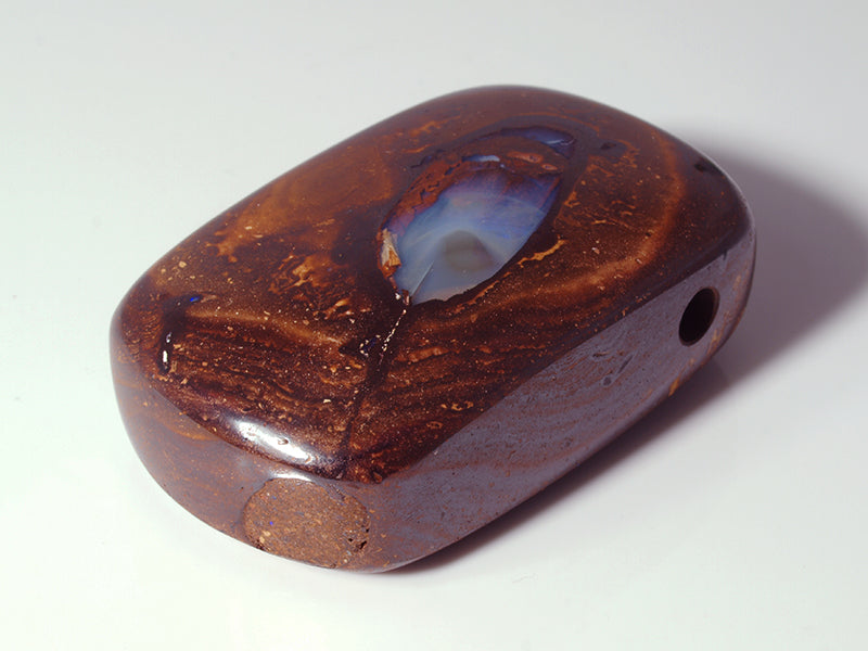 Boulder Opal Australien, Opal mit Bohrung für Opalanhänger