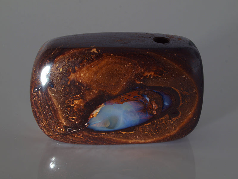 Boulder Opal Australien, Opal mit Bohrung für Opalanhänger