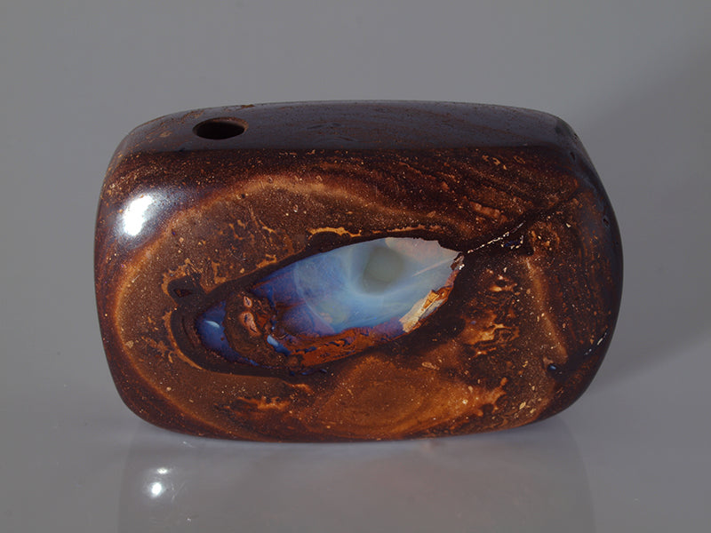 Boulder Opal Australien, Opal mit Bohrung für Opalanhänger