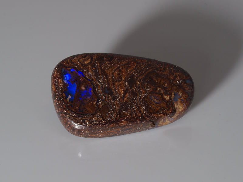 Boulder Opal Australien, Opal mit Bohrung für Opalanhänger