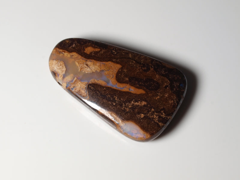 Boulder Opal Australien, Opal mit Bohrung für Opalanhänger