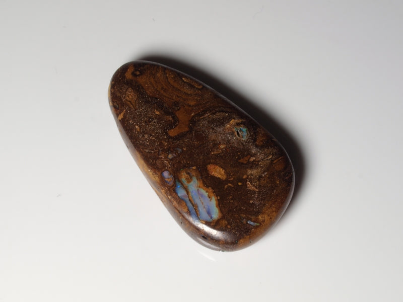 Boulder Opal Australien, Opal mit Bohrung für Opalanhänger