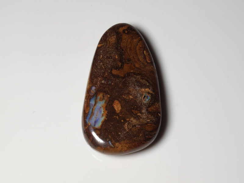 Boulder Opal Australien, Opal mit Bohrung für Opalanhänger