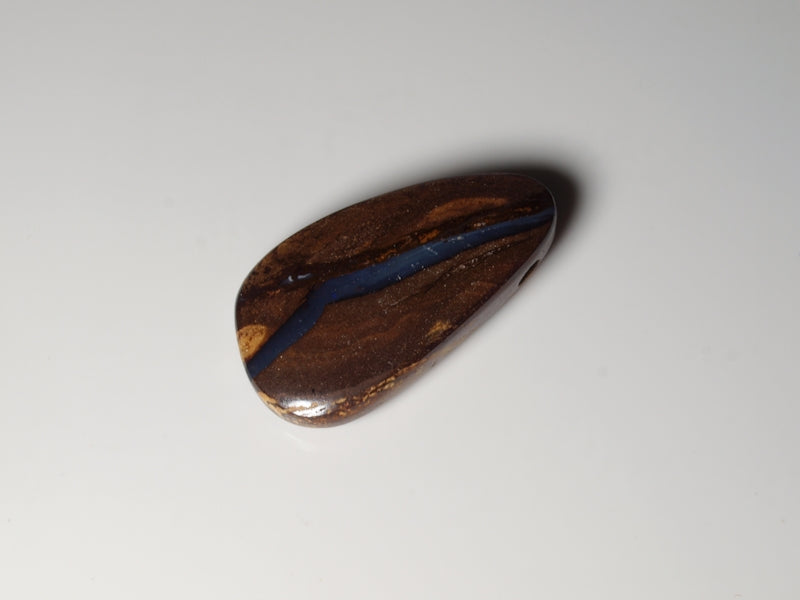 Boulder Opal Australien, Opal gebohrt für Opalanhänger