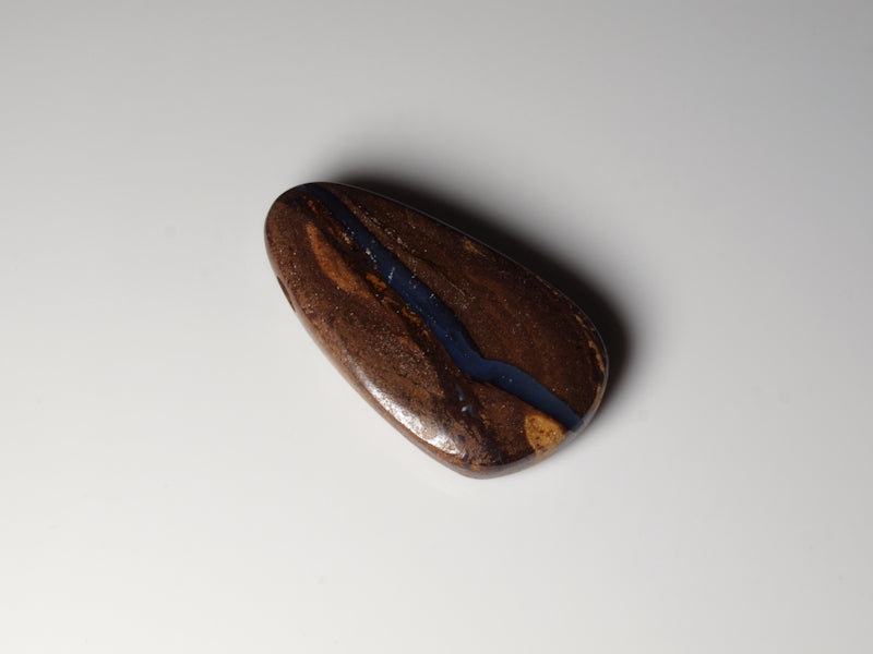 Boulder Opal Australien, Opal gebohrt für Opalanhänger