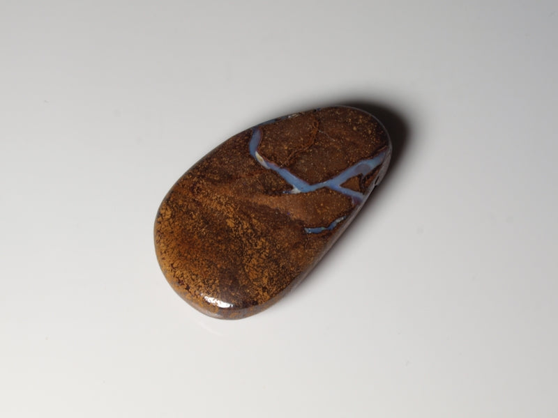 Boulder Opal Australien, Opal mit Bohrung für Opalanhänger