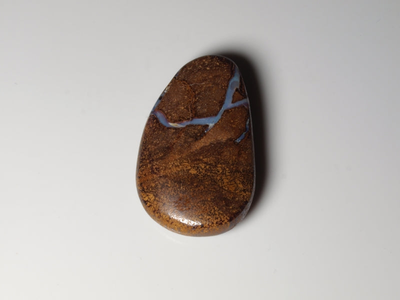 Boulder Opal Australien, Opal mit Bohrung für Opalanhänger