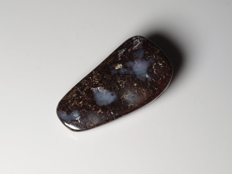 Boulder Opal Australien, Opal gebohrt für Opalanhänger