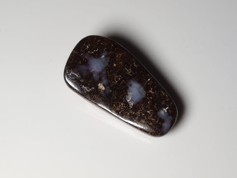 Boulder Opal Australien, Opal gebohrt für Opalanhänger