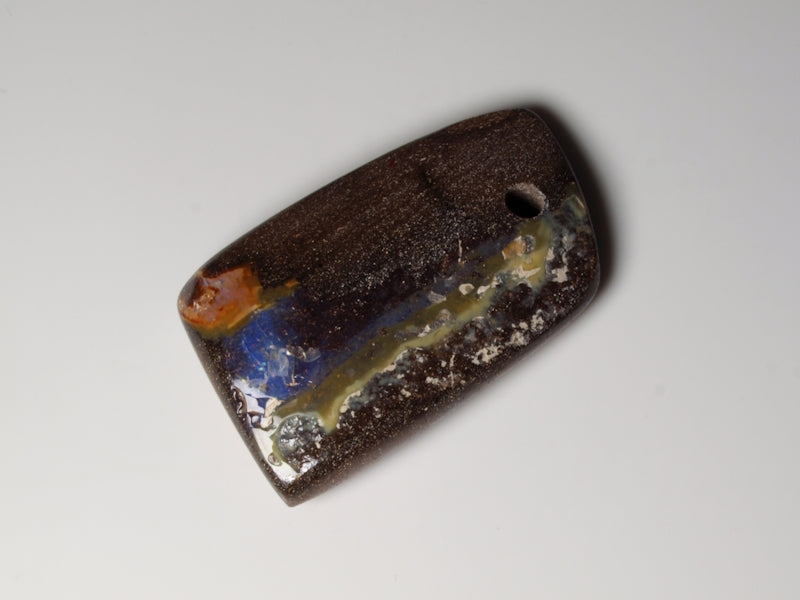 Boulder Opal Australien, Opal gebohrt für Opalanhänger