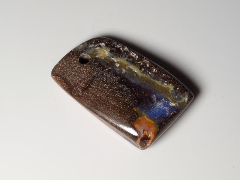 Boulder Opal Australien, Opal gebohrt für Opalanhänger