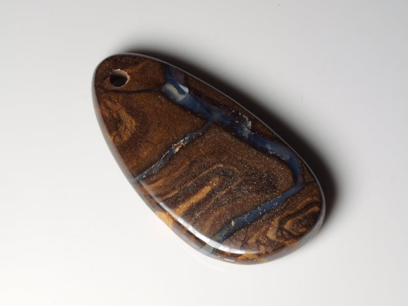 Boulder Opal Australien, Opal gebohrt für Opalanhänger
