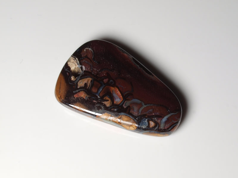 Boulder Opal Australien, Opal gebohrt für Opalanhänger