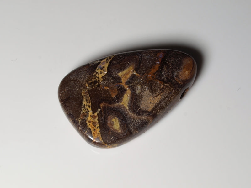 Boulder Opal Australien, Opal gebohrt für Opalanhänger