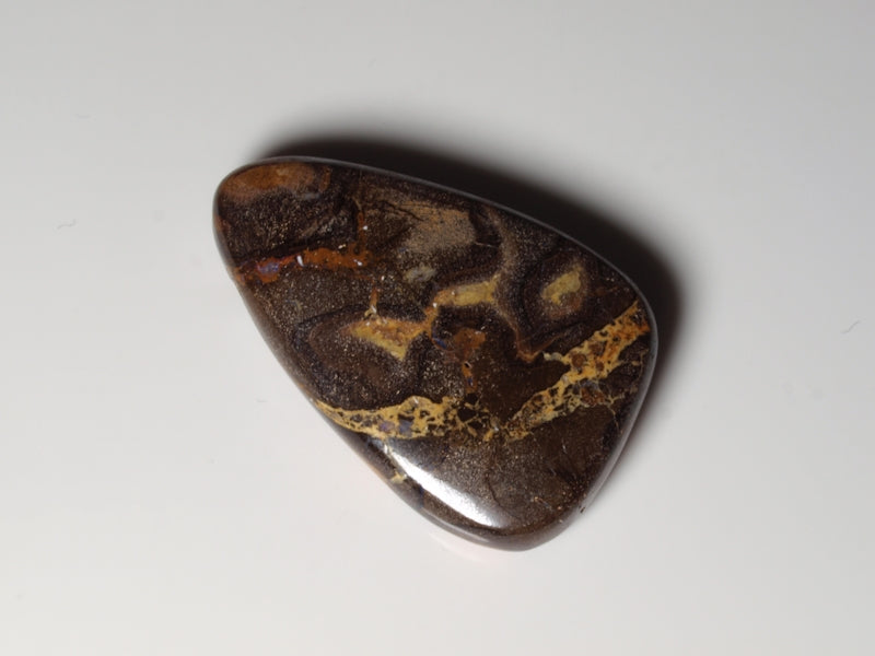Boulder Opal Australien, Opal gebohrt für Opalanhänger