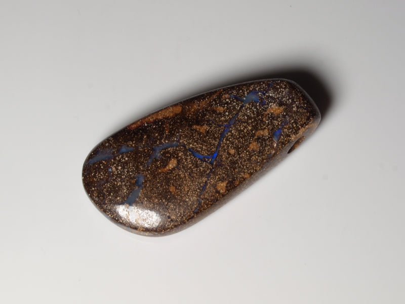 Boulder Opal Australien, Opal gebohrt für Opalanhänger