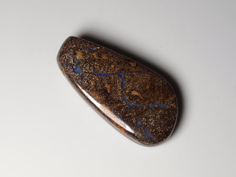 Boulder Opal Australien, Opal gebohrt für Opalanhänger