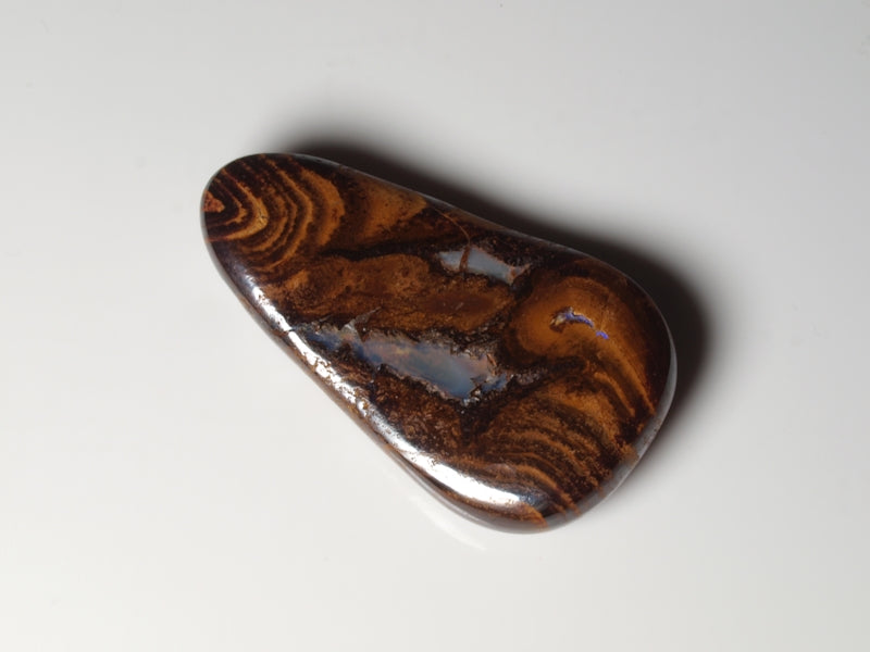 Boulder Opal Australien, Opal gebohrt für Opalanhänger