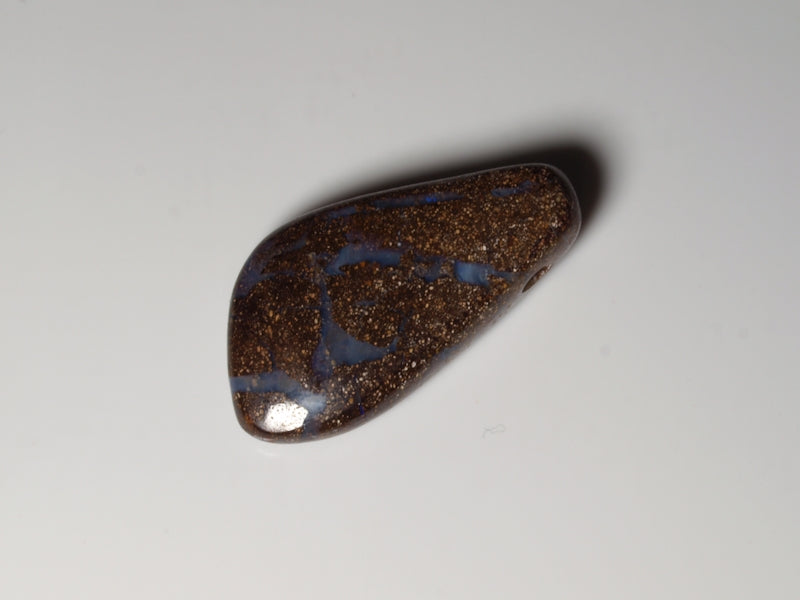Boulder Opal Australien, Opal gebohrt für Opalanhänger