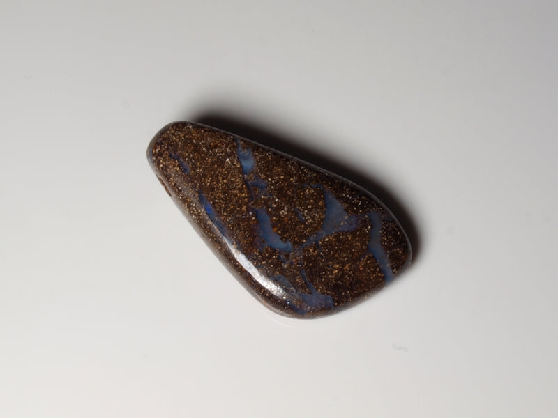 Boulder Opal Australien, Opal gebohrt für Opalanhänger