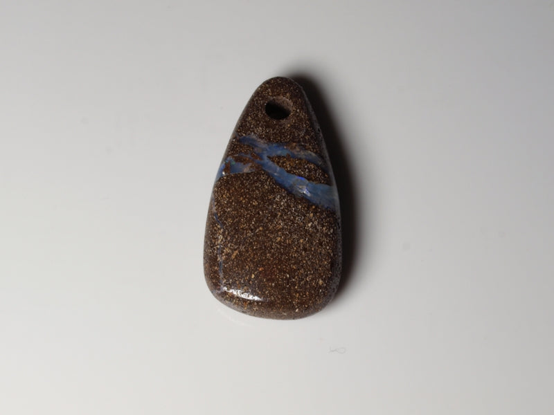 Boulder Opal Australien, Opal gebohrt für Opalanhänger