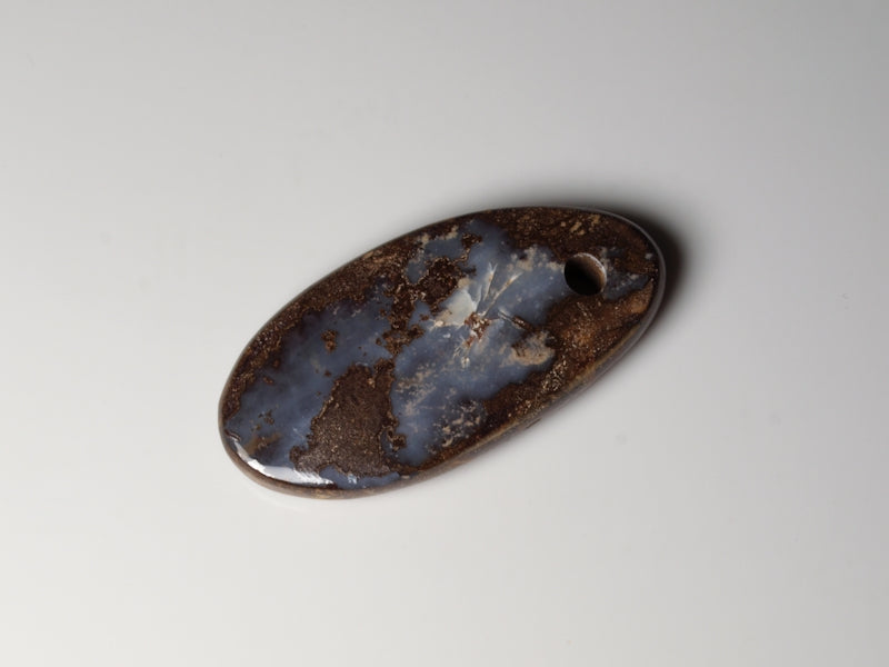Boulder Opal Australien, Opal gebohrt für Opalanhänger