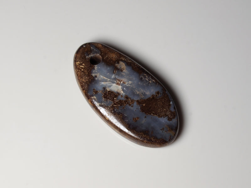 Boulder Opal Australien, Opal gebohrt für Opalanhänger