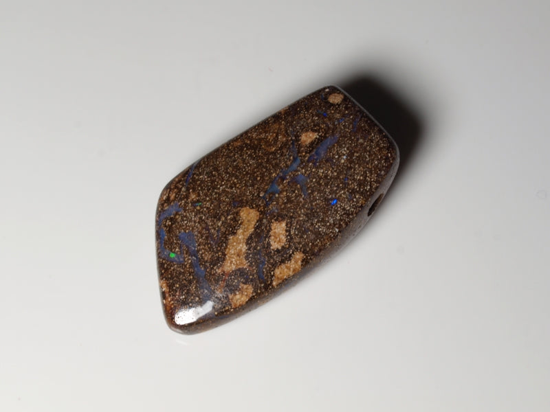 Boulder Opal aus Australien Gebohrt für Opalanhänger
