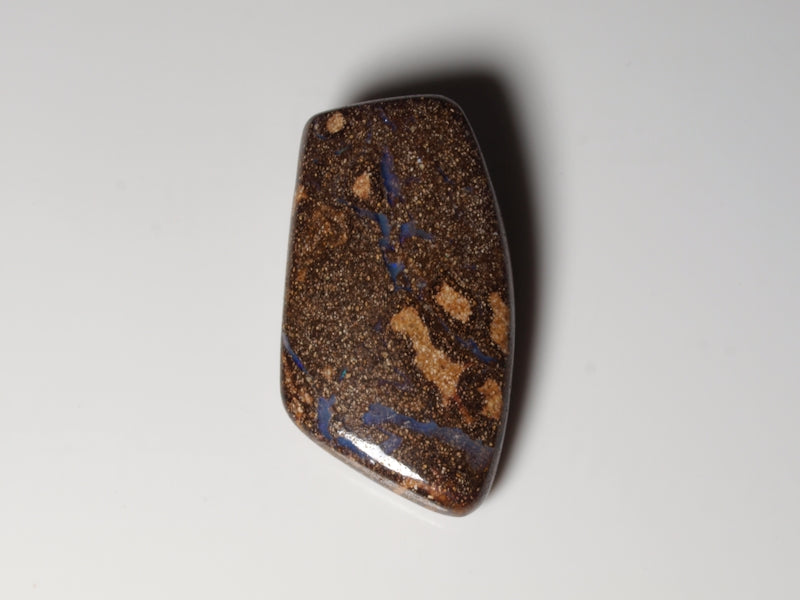 Boulder Opal aus Australien Gebohrt für Opalanhänger