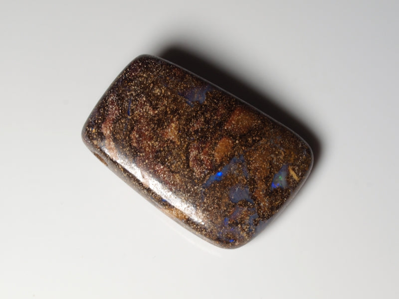 Boulder Opal aus Australien Gebohrt für Opalanhänger
