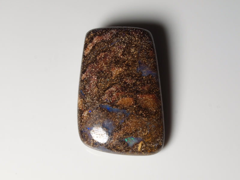 Boulder Opal aus Australien Gebohrt für Opalanhänger