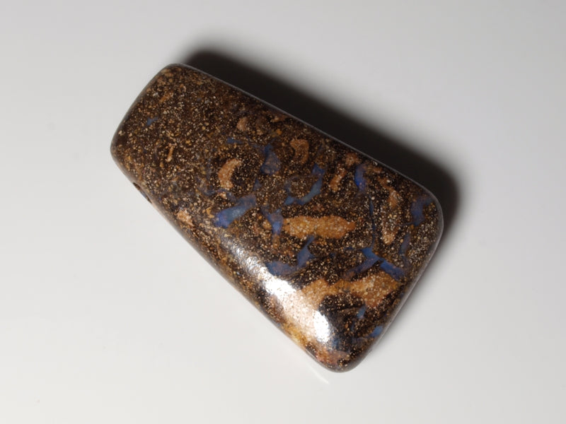 Boulder Opal aus Australien Gebohrt für Opalanhänger