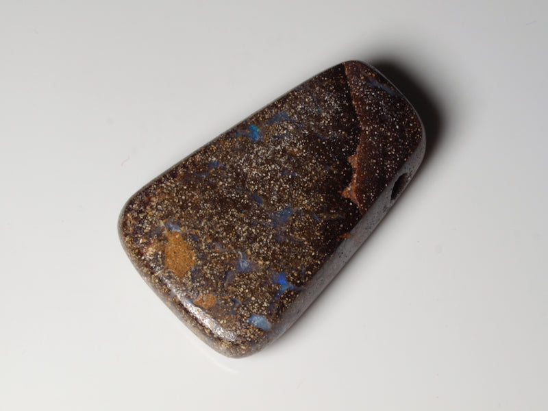 Boulder Opal aus Australien Gebohrt für Opalanhänger