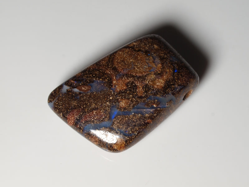 Boulder Opal aus Australien Gebohrt für Opalanhänger