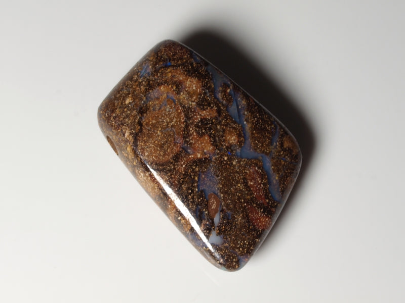 Boulder Opal aus Australien Gebohrt für Opalanhänger