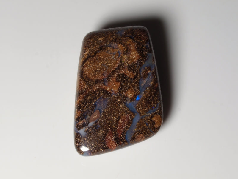 Boulder Opal aus Australien Gebohrt für Opalanhänger