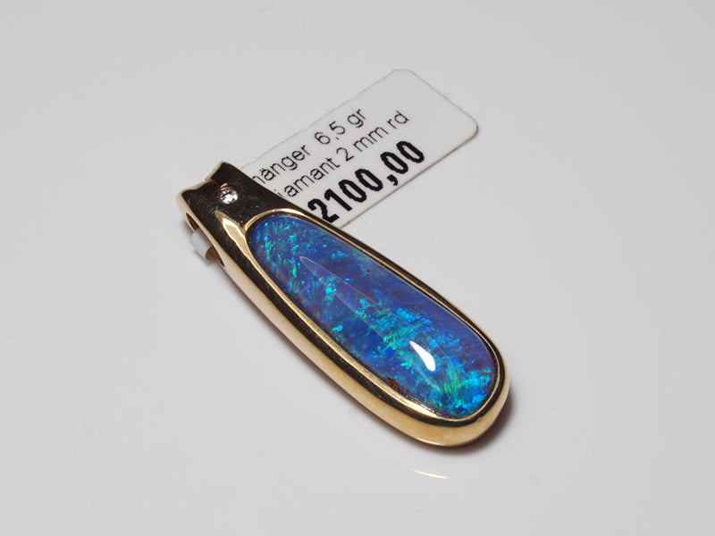 Opalschmuck, Anhänger aus Gold mit Opal aus Australien