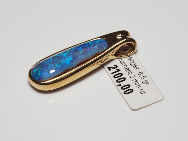 Opalschmuck, Anhänger aus Gold mit Opal aus Australien