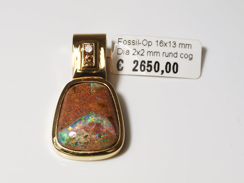Opalschmuck aus Gold, Anhänger mit Opal aus Australien