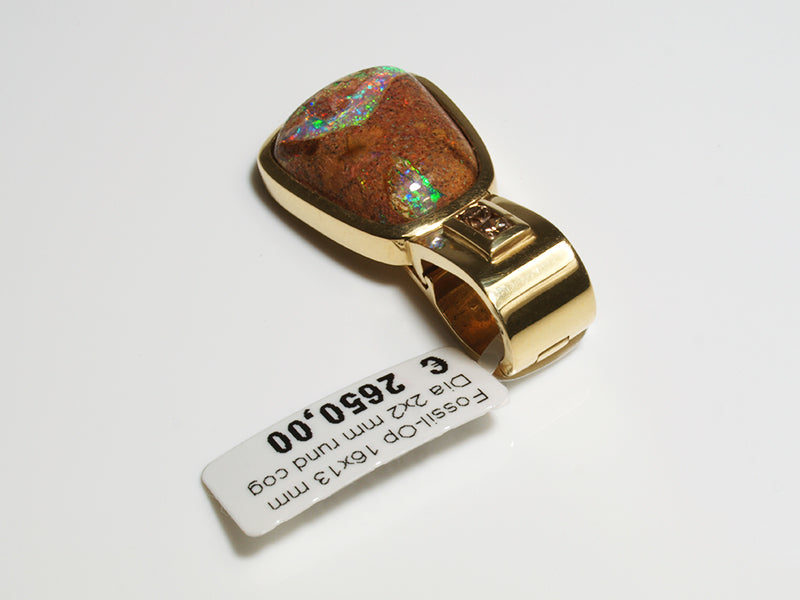 Opalschmuck aus Gold, Anhänger mit Opal aus Australien