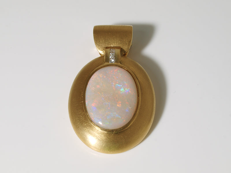 Opalschmuck aus Gold, Anhänger mit Opal aus Australien