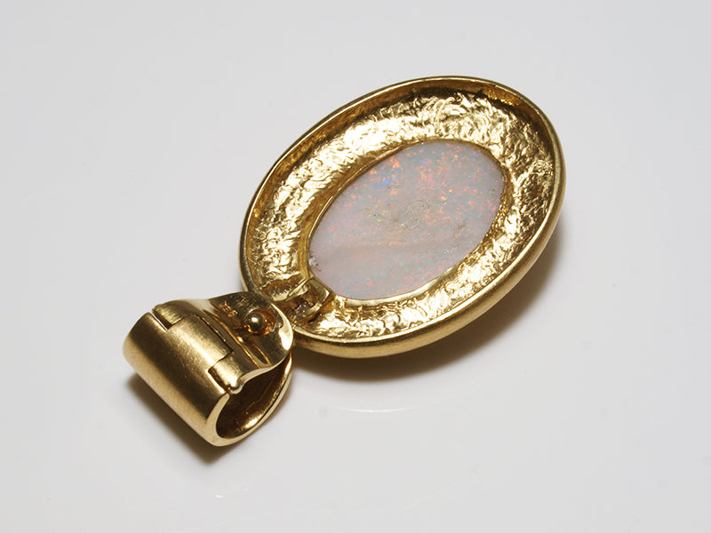 Opalschmuck - Goldschmuck, Anhänger aus Gold mit Kristall-Opal und Diamant