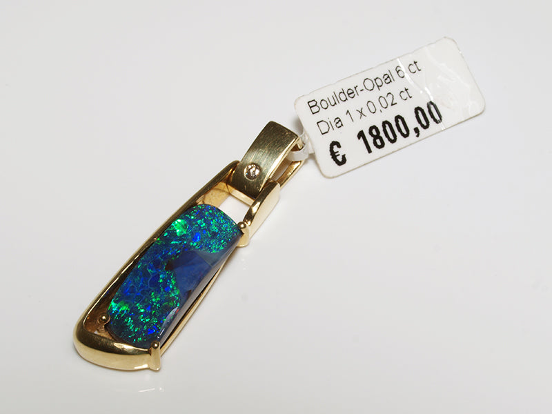 Opalschmuck aus Gold, Anhänger mit Boulder-Opal aus Australien
