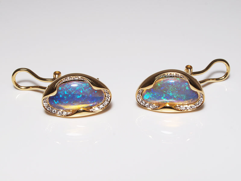 Opalschmuck aus Gold, Ohrclips mit Kristallopal und Diamant