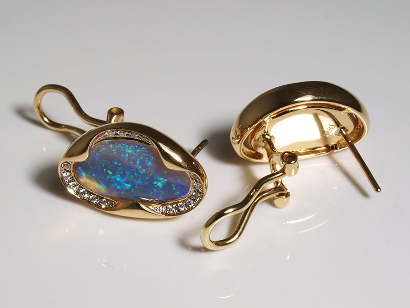 Opalschmuck aus Gold, Ohrclips mit Kristallopal und Diamant