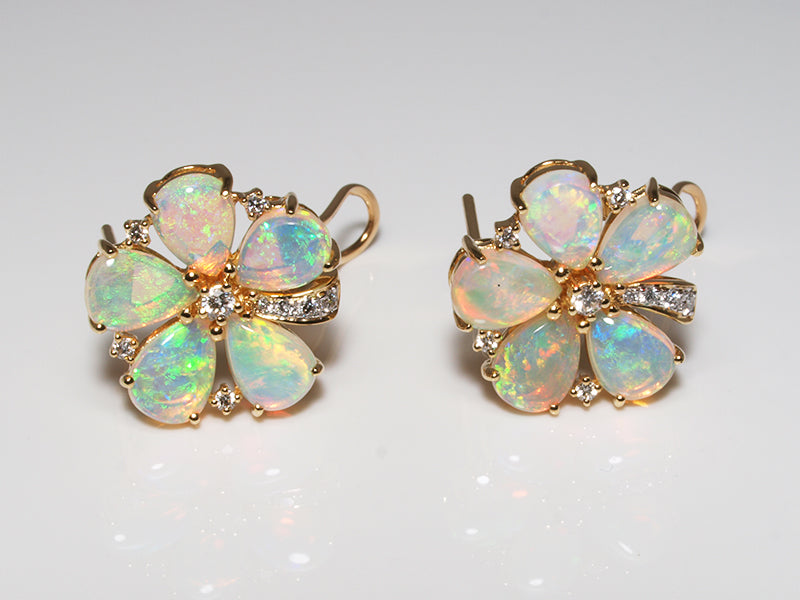 Opalschmuck aus Gold, Ohrclips mit Kristallopal und Diamant