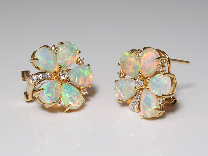 Opalschmuck aus Gold, Ohrclips mit Kristallopal und Diamant