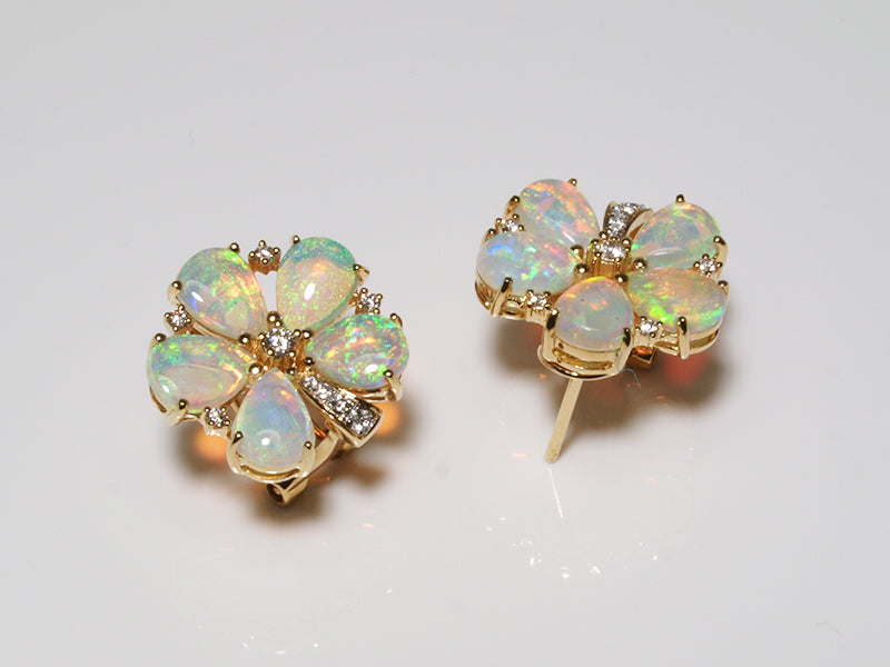 Opalschmuck aus Gold, Ohrclips mit Kristallopal und Diamant