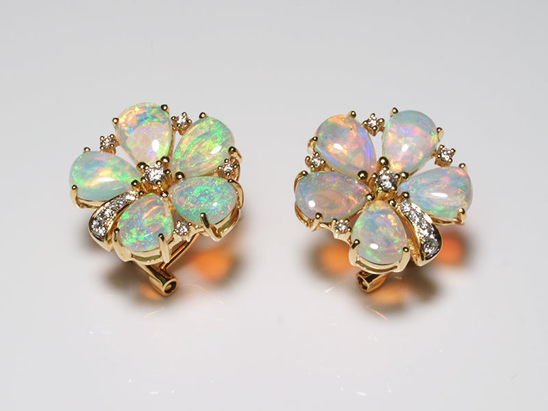 Opalschmuck aus Gold, Ohrclips mit Kristallopal und Diamant