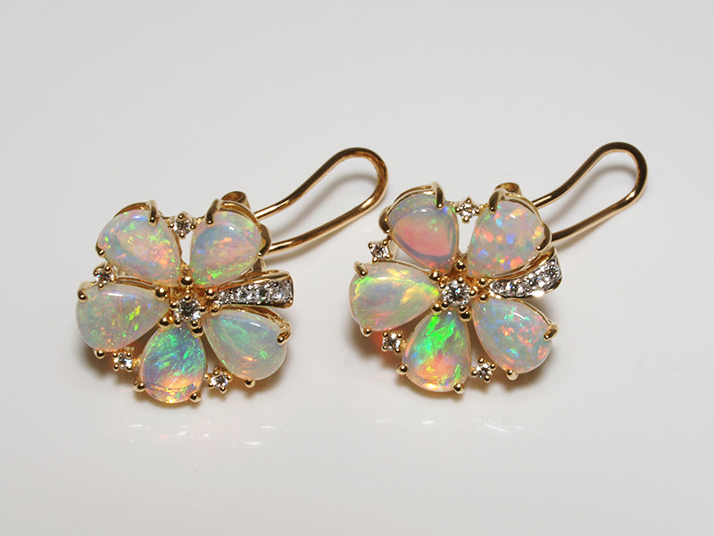Opalschmuck aus Gold, Ohrclips mit Kristallopal und Diamant